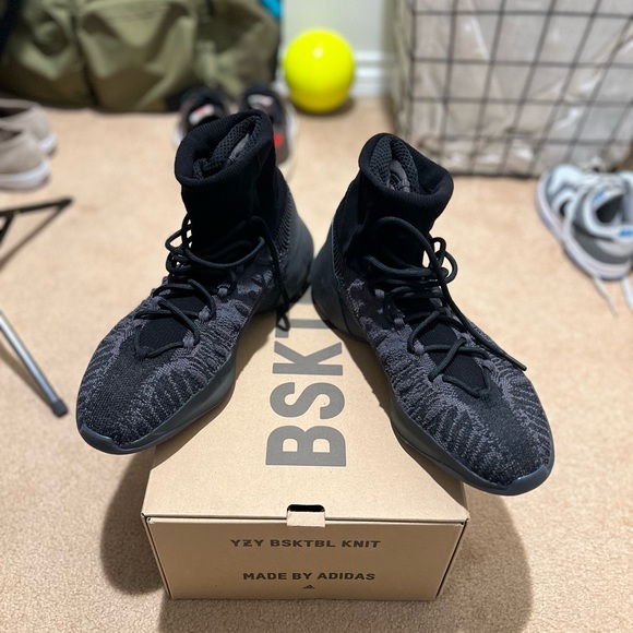 Adidas Yeezy Black Knit Men's Shoes - Picture 4 of 9